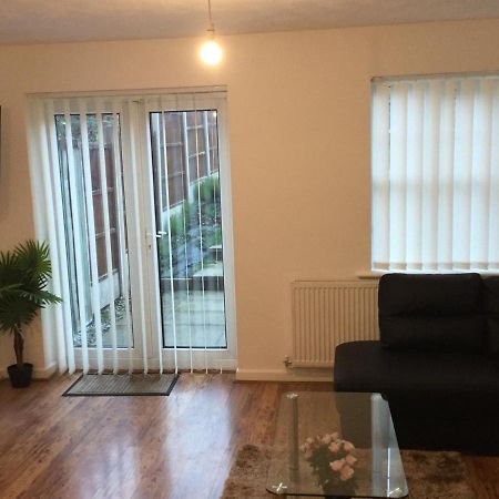 Quiet Residential Area Within Easy Reach Of Town Appartement Manchester Buitenkant foto