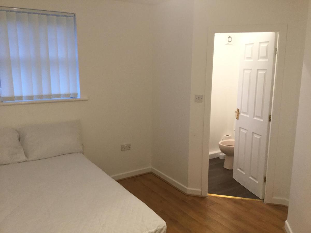Quiet Residential Area Within Easy Reach Of Town Appartement Manchester Buitenkant foto