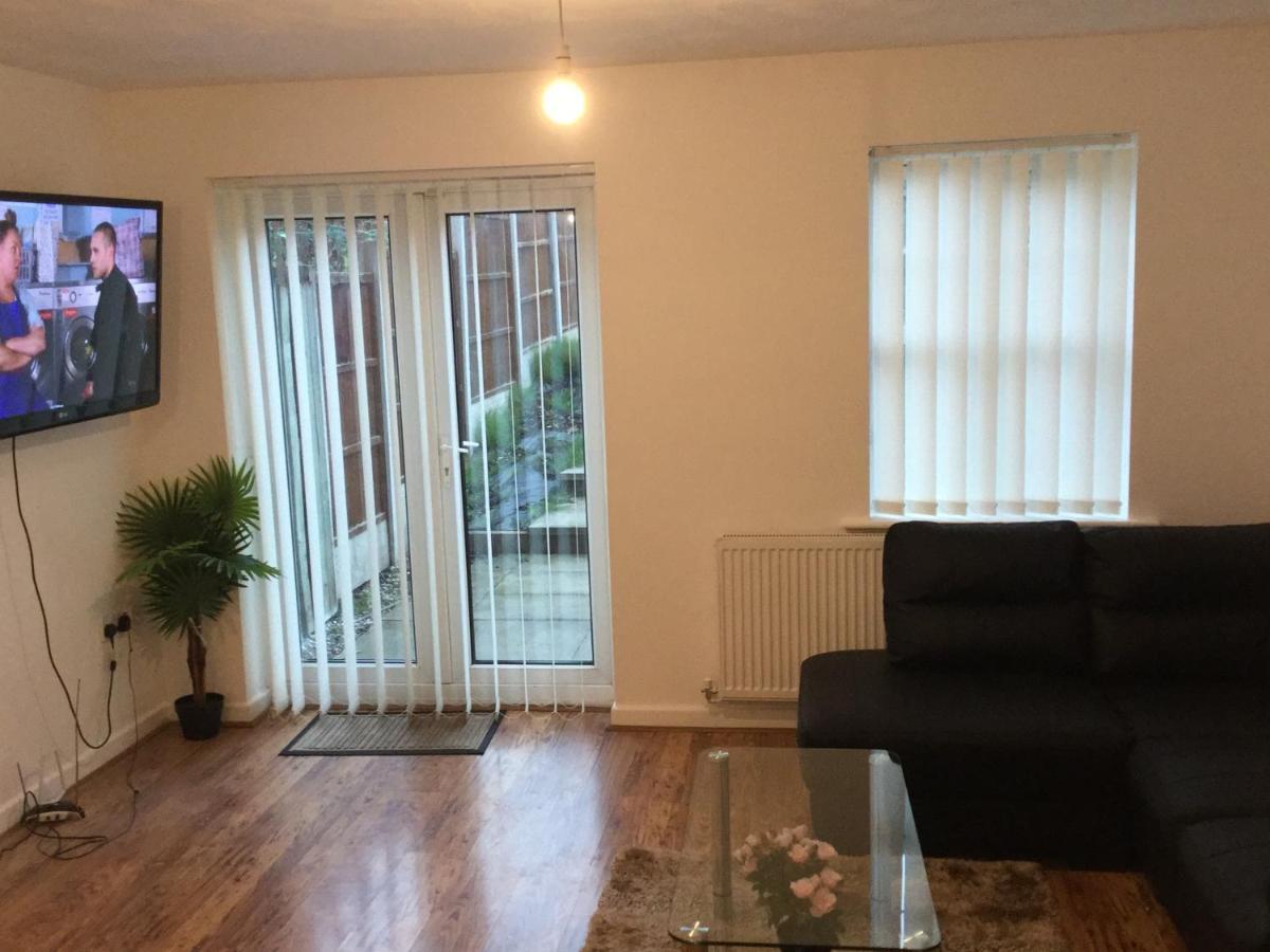 Quiet Residential Area Within Easy Reach Of Town Appartement Manchester Buitenkant foto